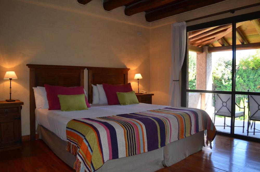 Hotel Lares De Chacras