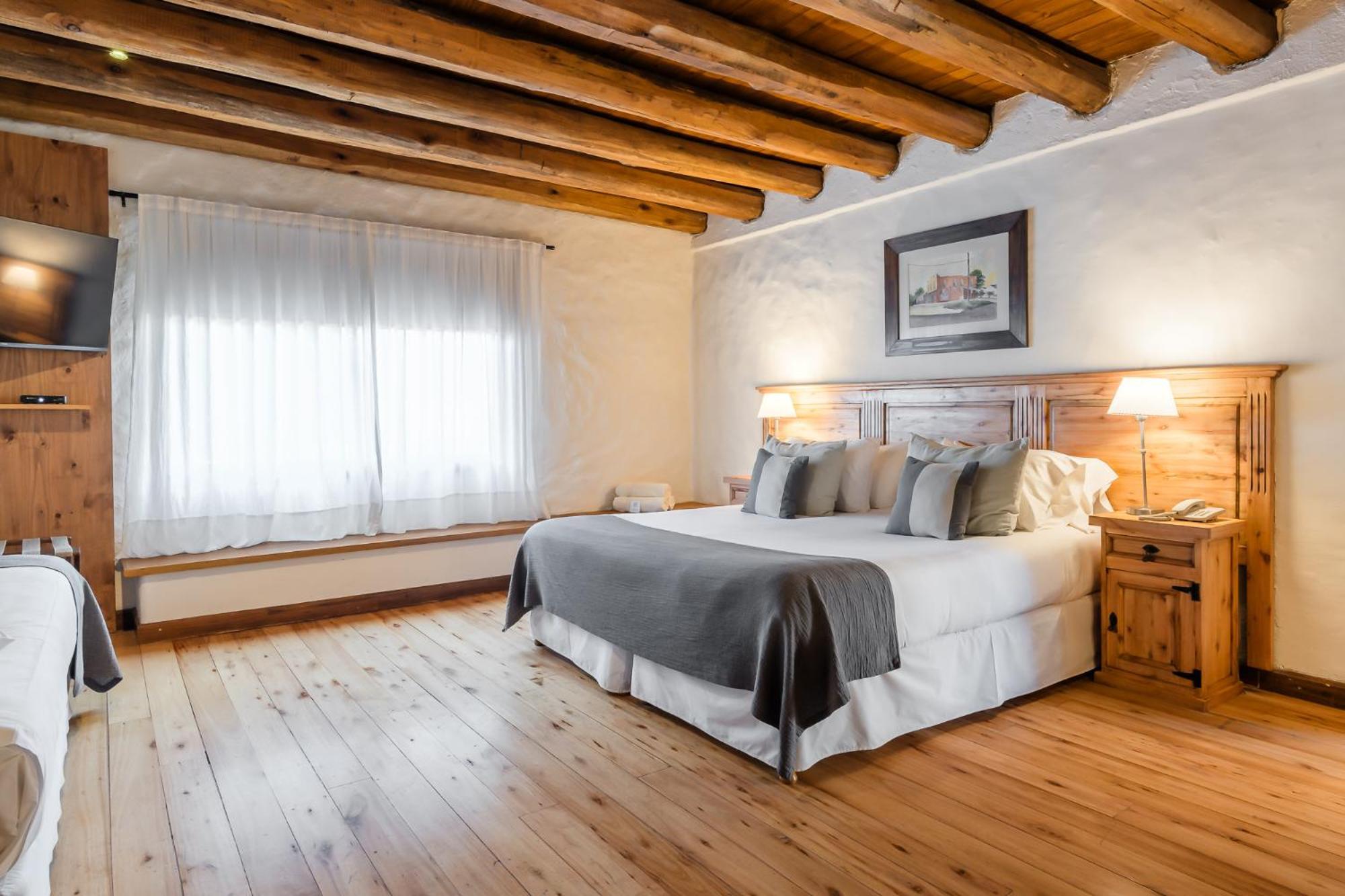 Hotel Lares De Chacras